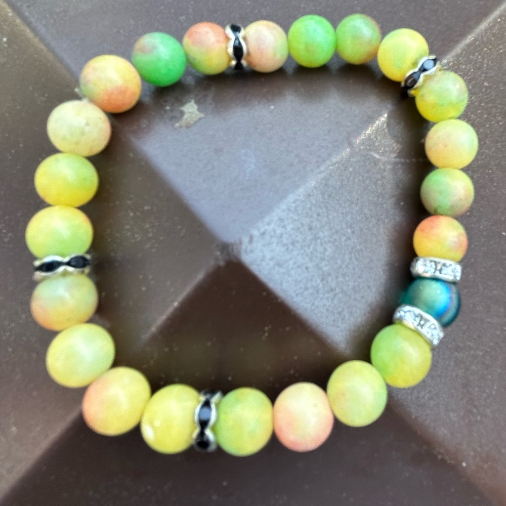 NWOT Beautiful Bracelet in Multi-Color Bracelet